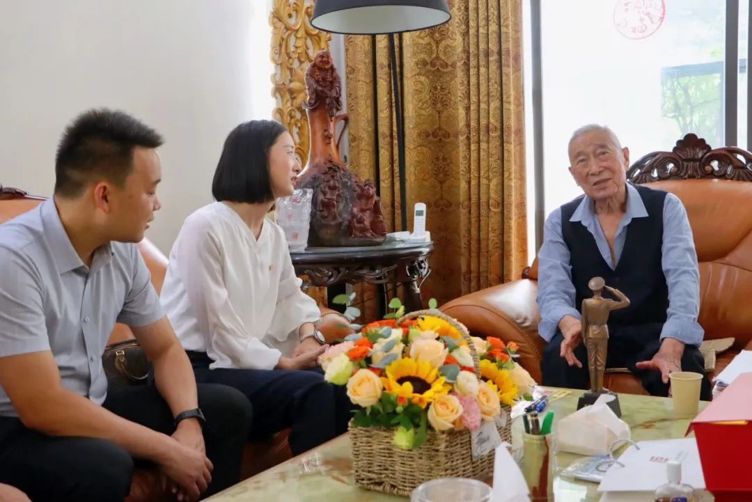 1755052332430078.jpg 484d1aeeebca0515e4f3d6950321a347.jpg